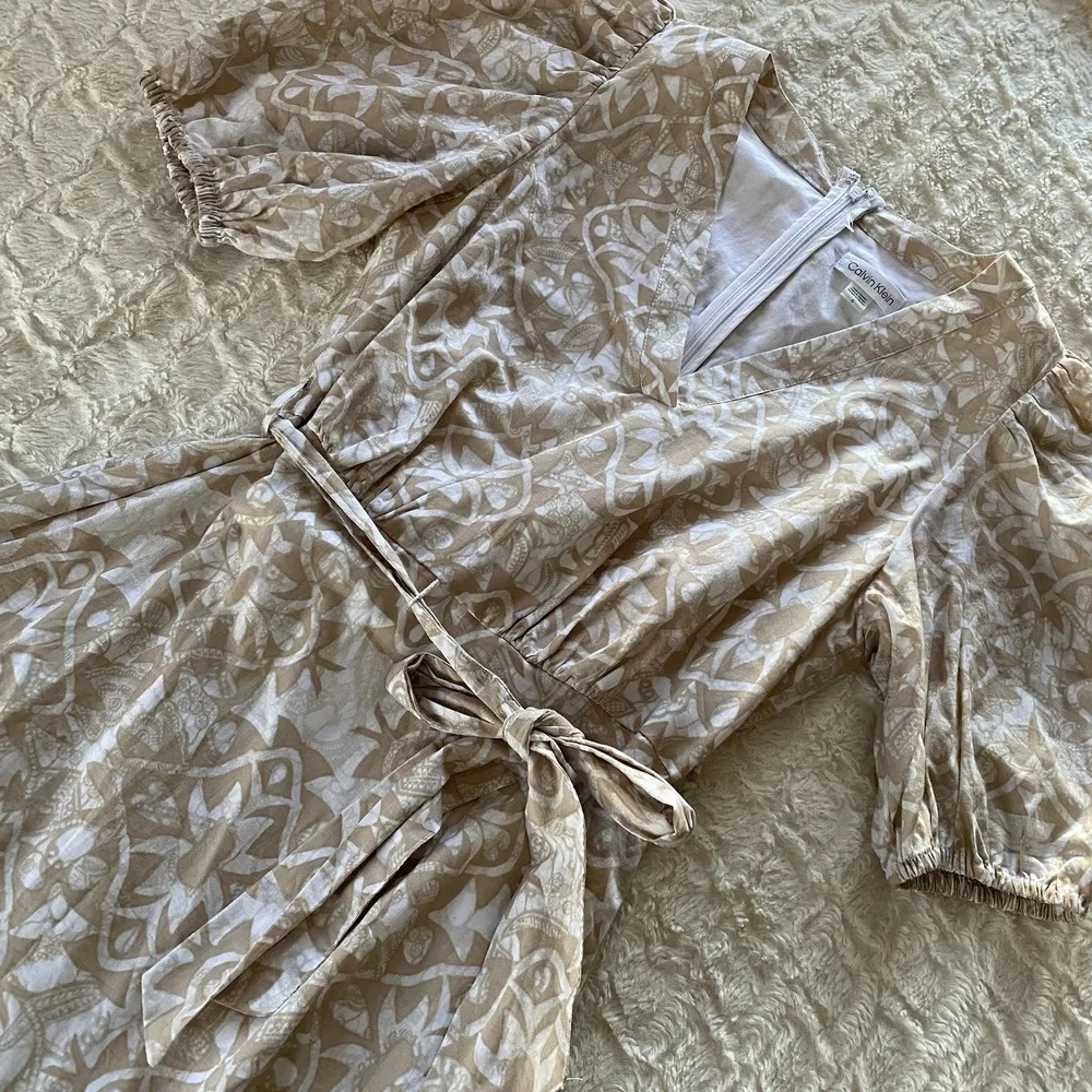 Calvin Klein Tan White Floral Fit And Flare Cotton Dress With Belt Size 6 Vneck - Image 4