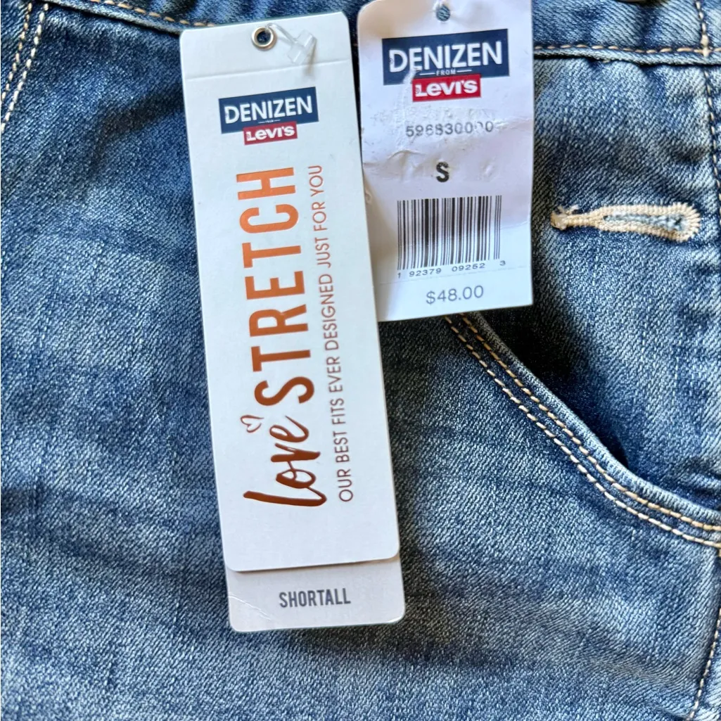 Women’s Size Small Levi's Light Blue Denim Short Overalls with Buttons - Image 4