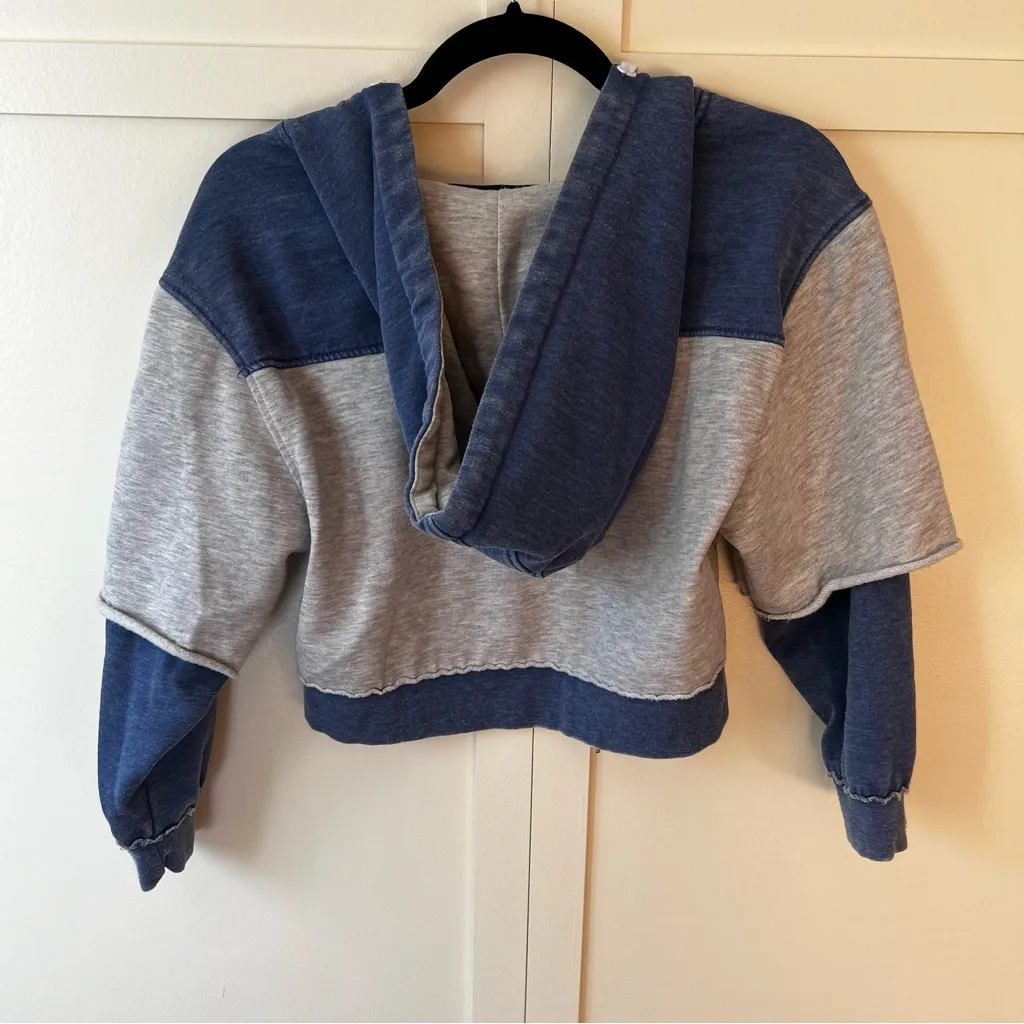 The Laundry Room Revolve Gray Blue Crop Sweatshirt Hoodie Size Small - Image 3