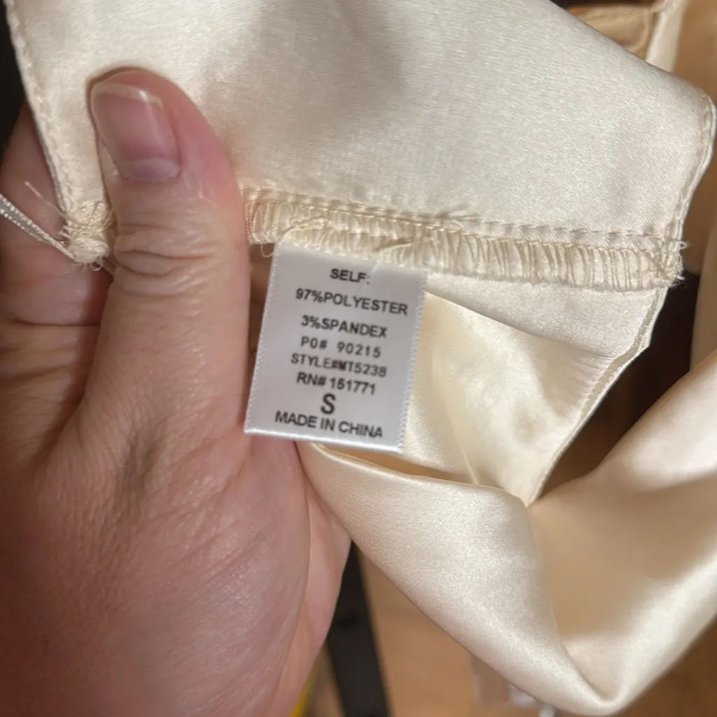 NWT Le Lis Cream & Taupe Cross Neck Halter Crop Top w/ Button Detail Size Small - Image 7