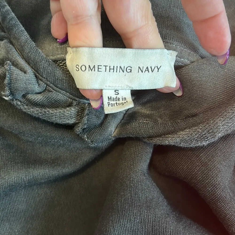 Something Navy Taylor Ruffled Hoodie / Paperbag Sweatpants - Image 10