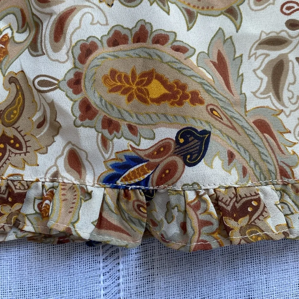 Kathy Ireland Y2k Paisley Print Skirt in Beige. - Image 2