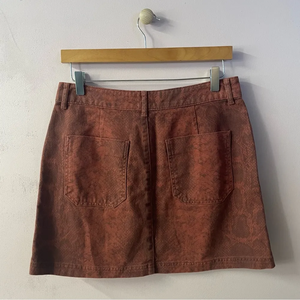 BDG Rust Snake Print Denim Mini Skirt - Image 11