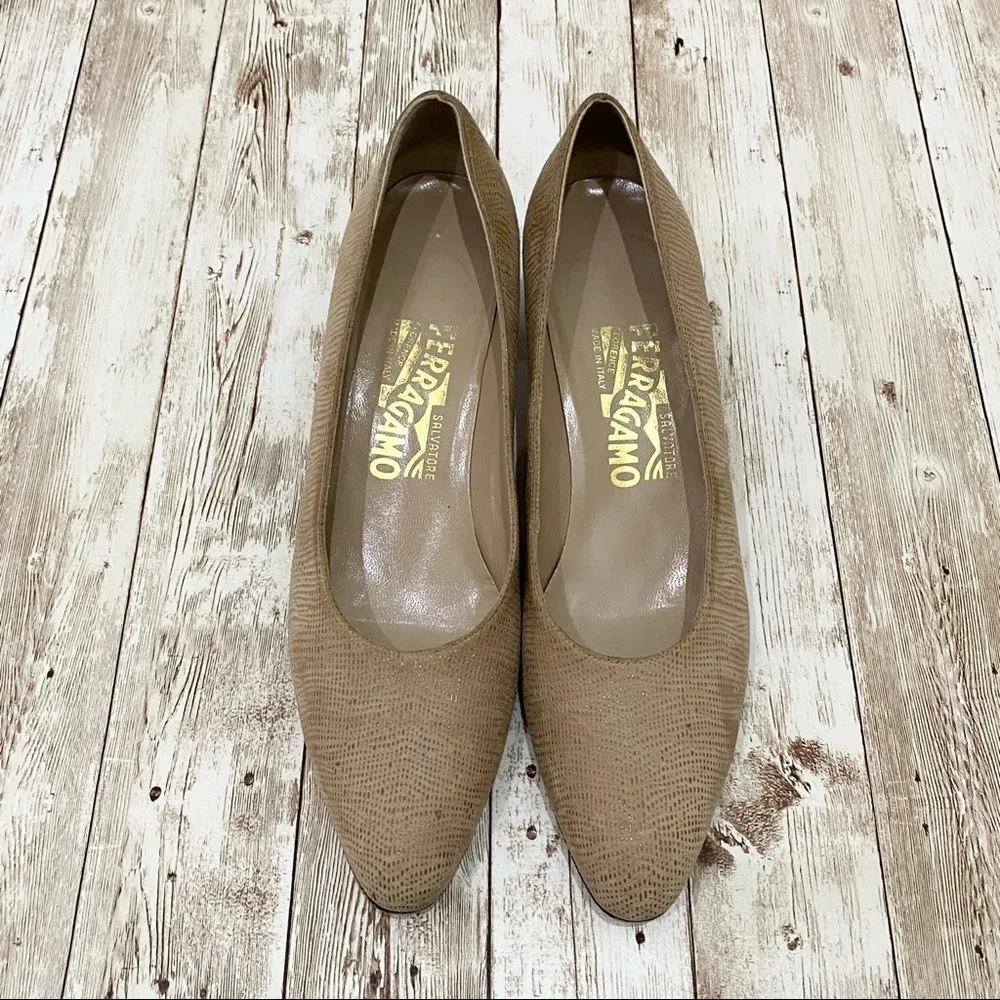 SALVATORE FERRAGAMO Nude Beige Textured Leather Low Heel Pumps Size 8 AAAA - Image 3