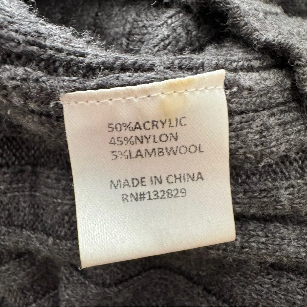 REVOLVE / Tularosa Oversized Charcoal Gray Ribbed Cuffed V-Neck Sweater Top - Image 5