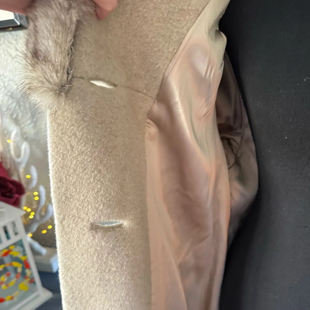 Winter Coat Wool Cashmere Orig Ret. $3000 (1980)
Vintage De Mar’s Tan Size M - Image 7