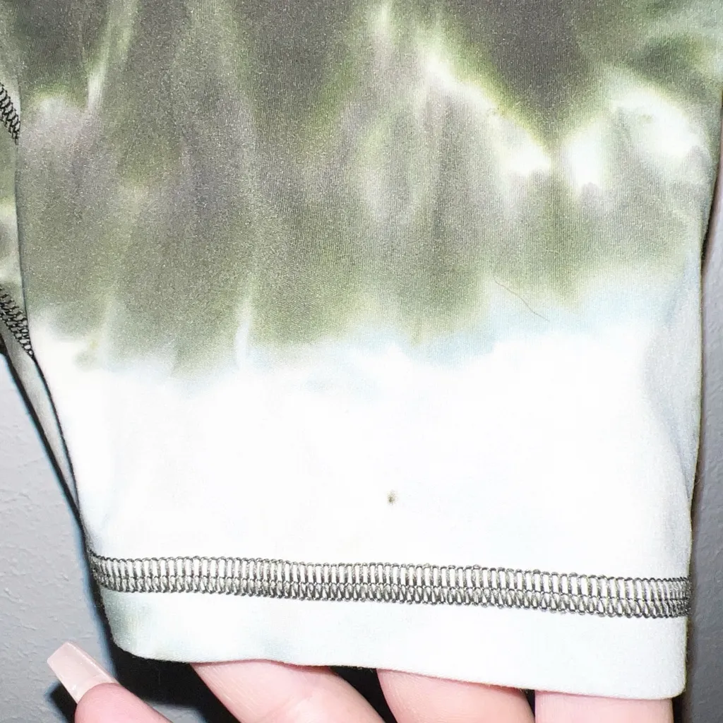 Lifts green tie dye women’s activewear high rise 6” inseam biker shorts - Image 3