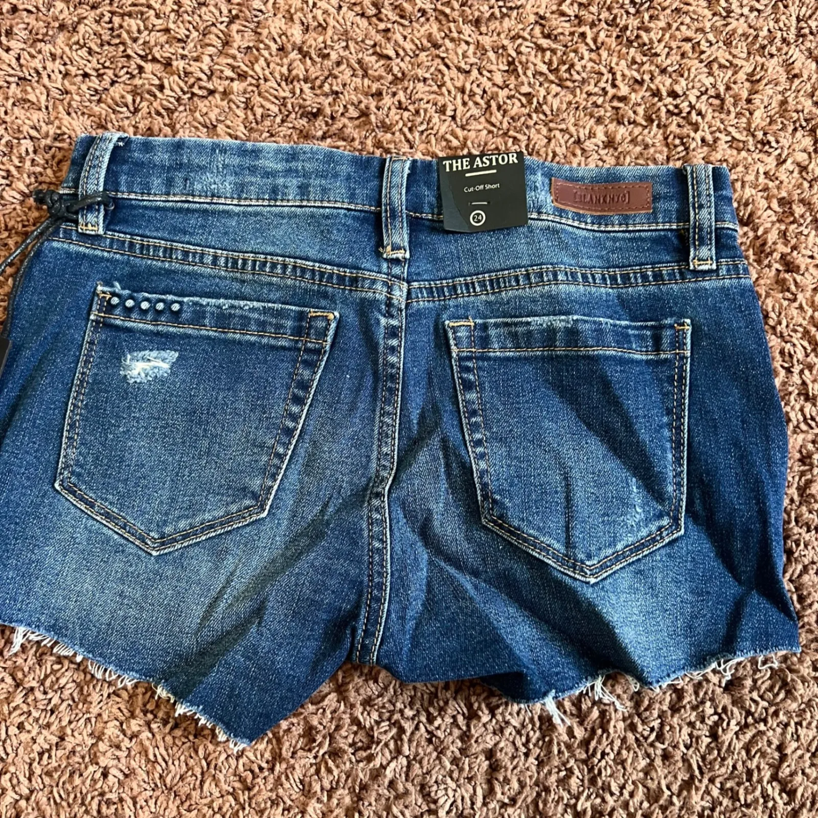 BLANKNYC Women's Denim Shorts Distressed Raw Hem Cut‎ Off Dark Wash Size 24 NWT - Image 4