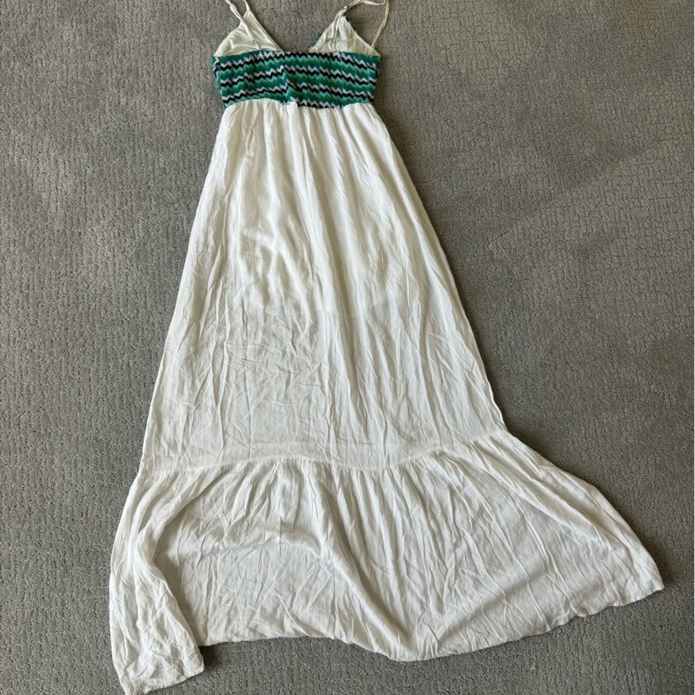Woodleigh Geneva White Maxi Dress with a Blue & Green Bust Detailing Size XS - Image 6
