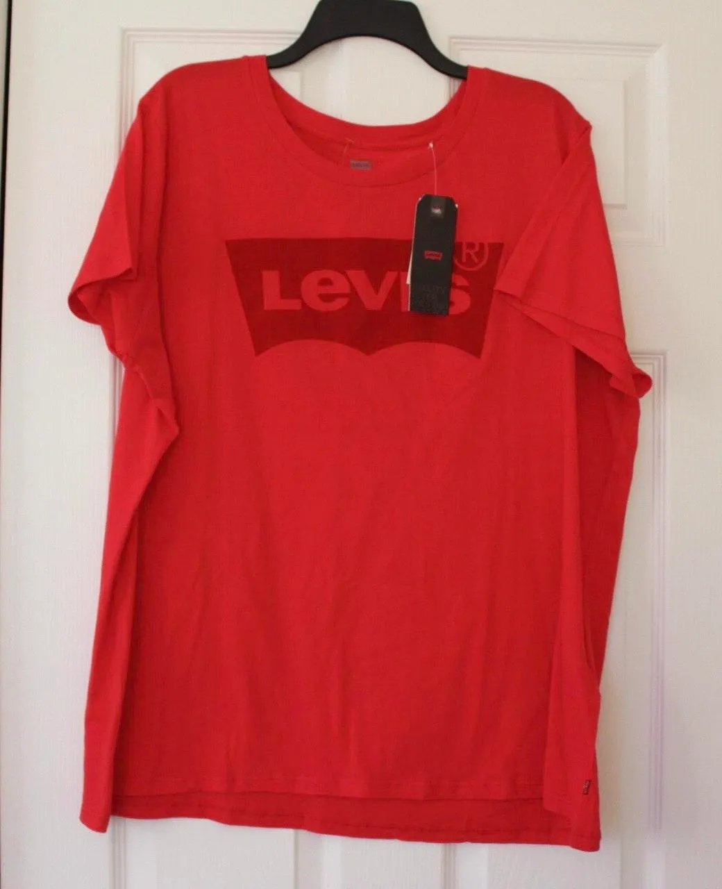 Levi's | Perfect Red T-Shirt with Batwing Logo - Image 4