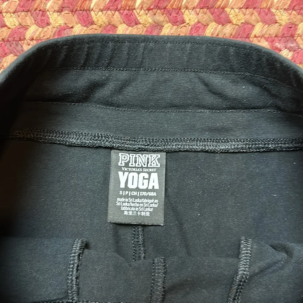 VS PINK BLACK YOGA LEGGINGS - Image 3