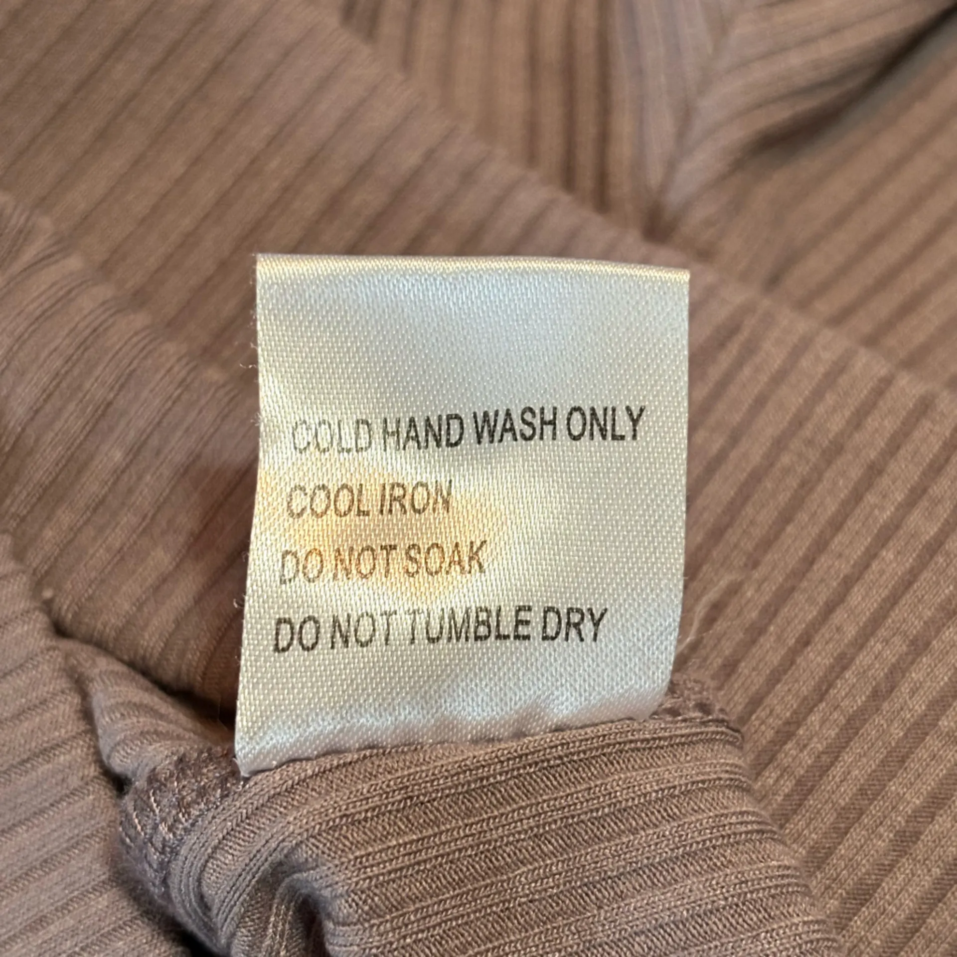 White Fox Boutique Ribbed Wide Leg Pants size Medium. - Image 5