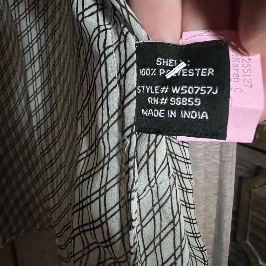 Walter Baker W.G.B. By  Black and White Diamond Print Button Down Shirt Medium - Image 8