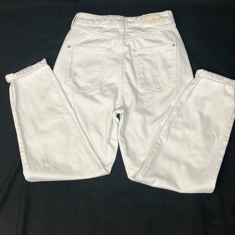 ZARA  white high waisted Jeans woman’s size 2 - Image 5