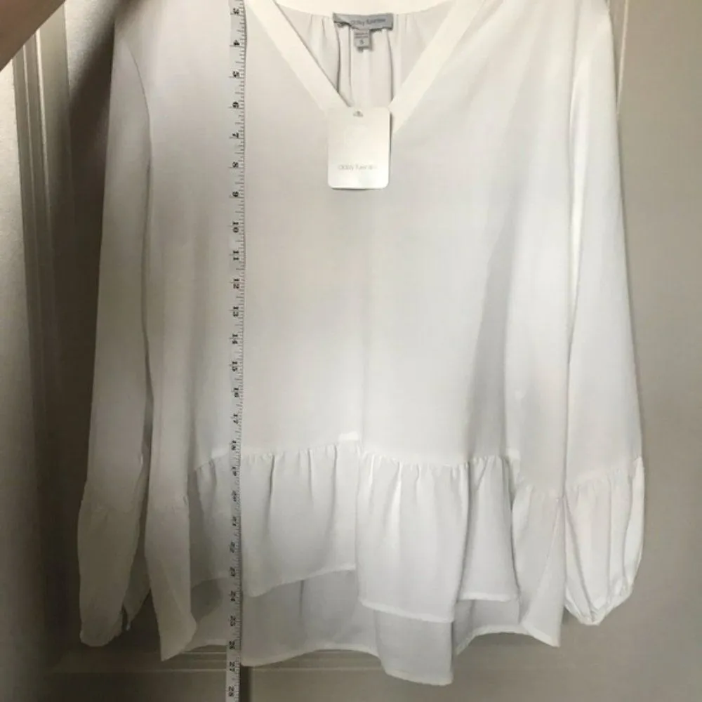 Daisy Fuentes V-neck Blouse with Ruffle Detail. Size Small New.    LTOP077 - Image 7