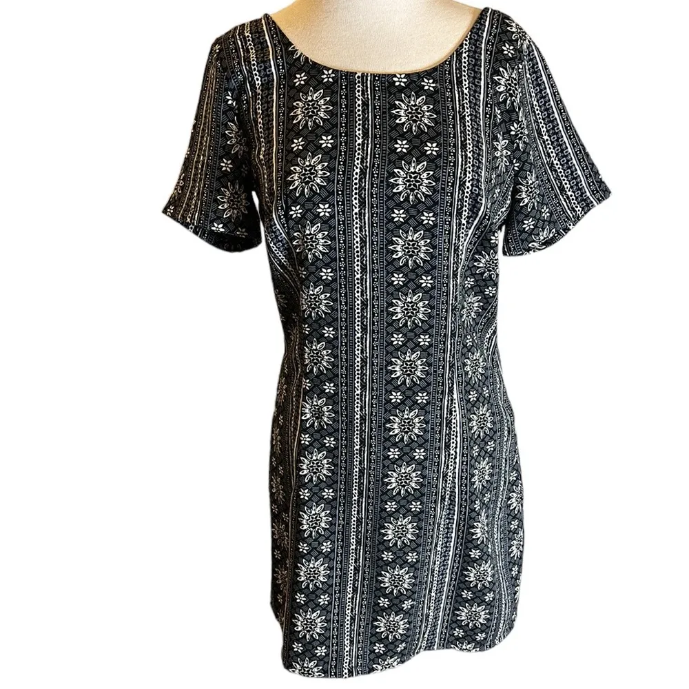 Hollister Navy & White Print Floral Design Short Sleeve Dress Crisscross Straps - Image 3