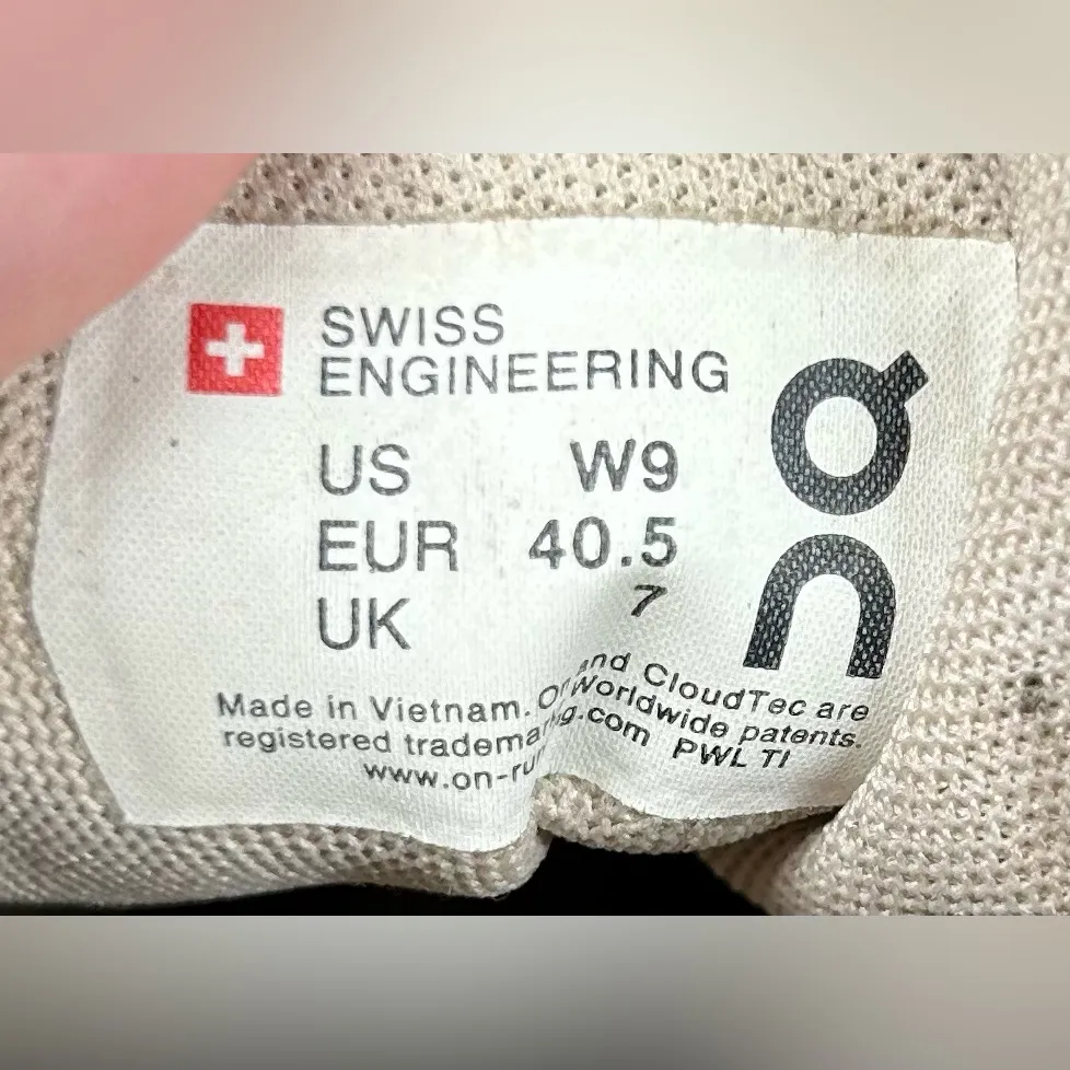 On Cloud Women's Size 9 Swiss Engineering Pink White Sneakers - Image 5