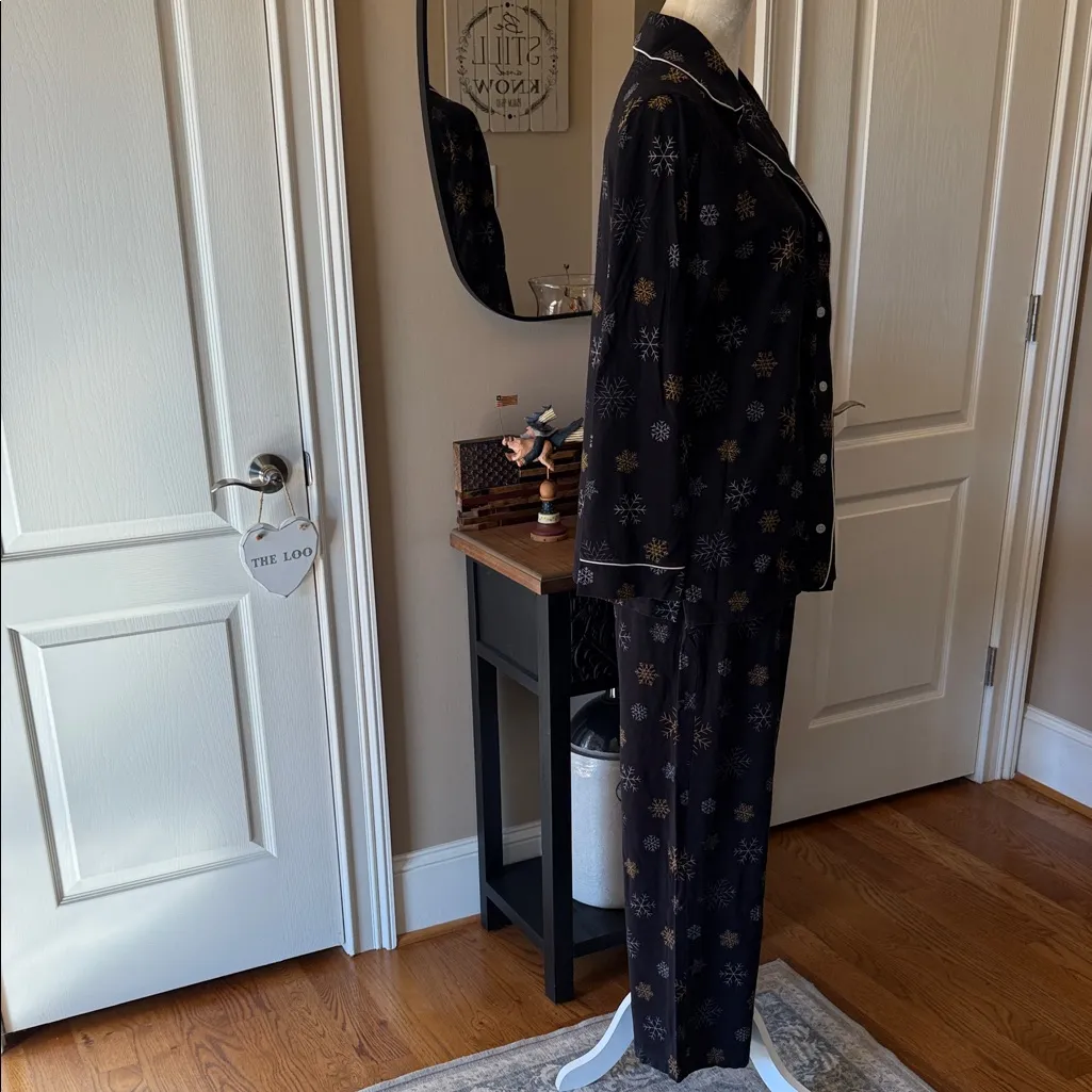 Soma Women’s 2 piece Pajamas Black, Gold and White Snowflake, Top XL / Pants L Black Size undefined - Image 8