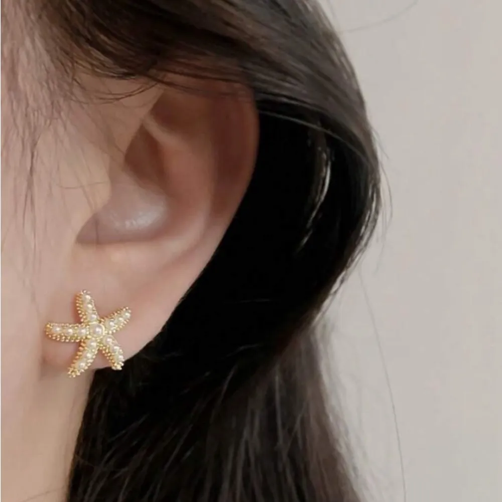 Starfish Pearl Earrings Gold - Image 4