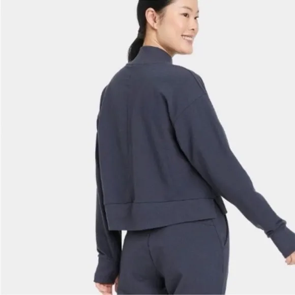 NWT All in Motion Slate Gray French Terry Sweatshirt Thumb Holes Size Small - Image 2