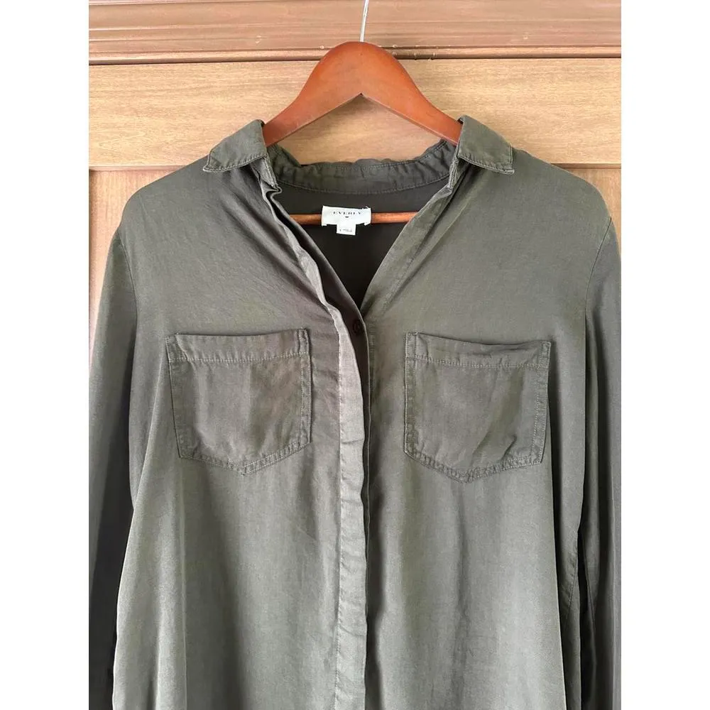 Everly Olive Green Button Down Roll Tab Blouse Women’s size Small​ - Image 5