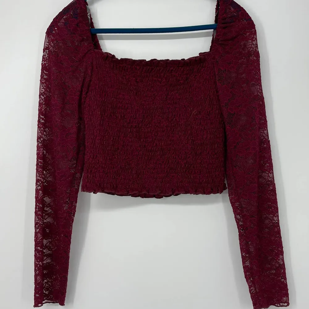 BAND OF GYPSIES DEEP RED LACE SLEEVE STRETCH BANDEAU ON OR OFF SHOULDER ONE SIZE - Image 2