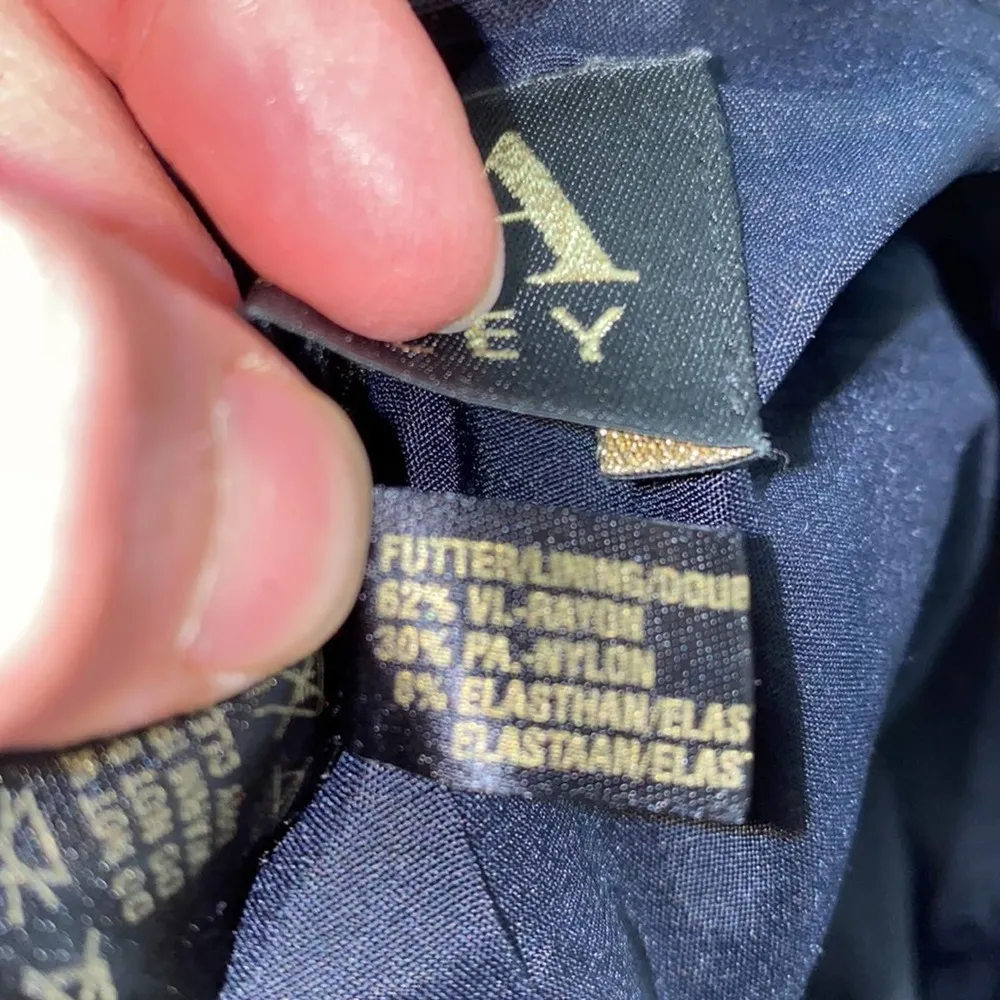 Escada Vintage Pinstripe Skirt & Blazer Set Sz 10 Lightweight Fitted Designer - Image 10