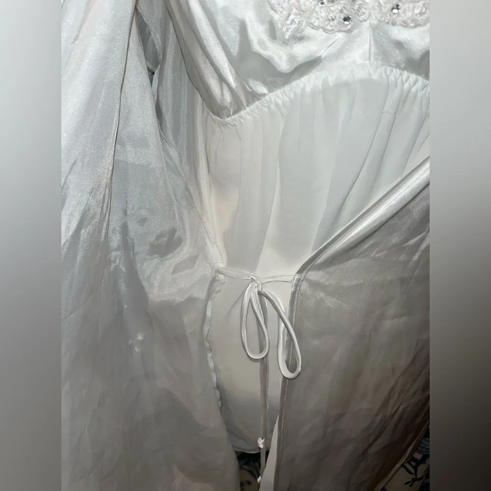 White  Lingerie with Lace and a Matching Robe - Image 6