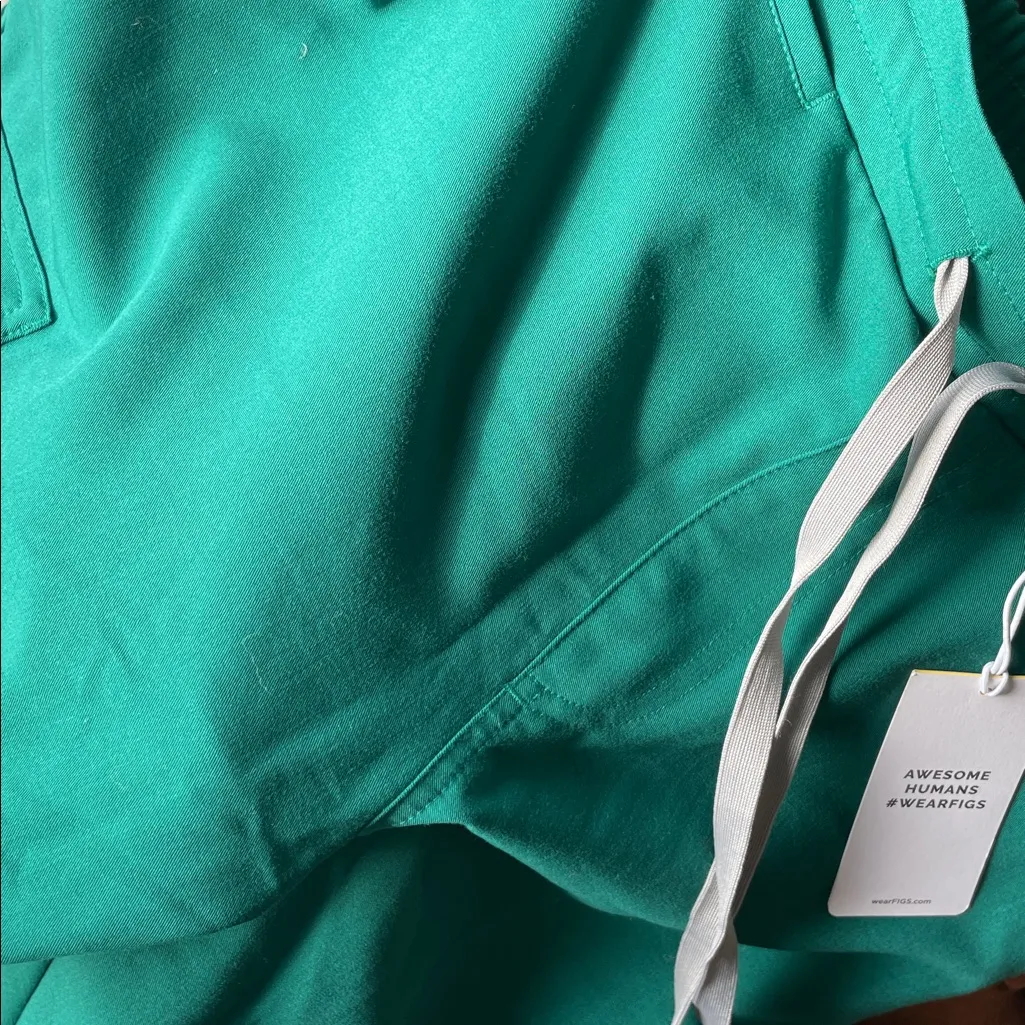 Figs pants women's hunter green yola nurse scrubs NWT size medium straight leg - Image 14