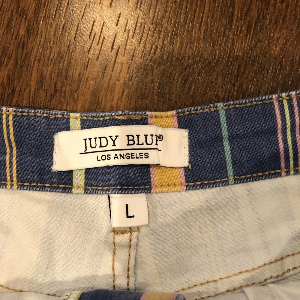 Judy Blue Peach Sunrise Striped Denim Shorts Size Large Fray Hem - Image 3