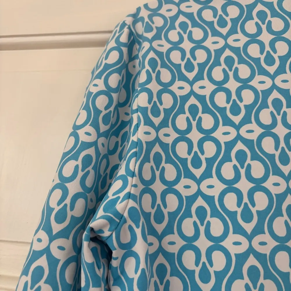 J. McLaughlin Catalina Cloth Shirt Signature Tee Blue Patterned Top Size Small - Image 8