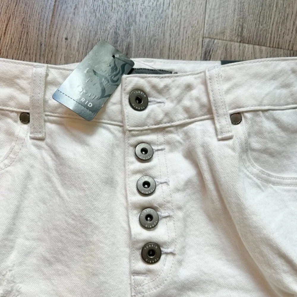 Torrid 3.5 Inch Classic Denim High-Rise Short White Size 14 NWT - Image 4