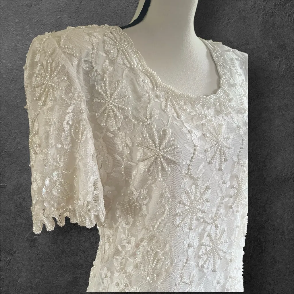 Stunning Scala Floral Pearl Beaded Full Length Scalloped Wedding/Evening Gown.SZ White Size M - Image 3