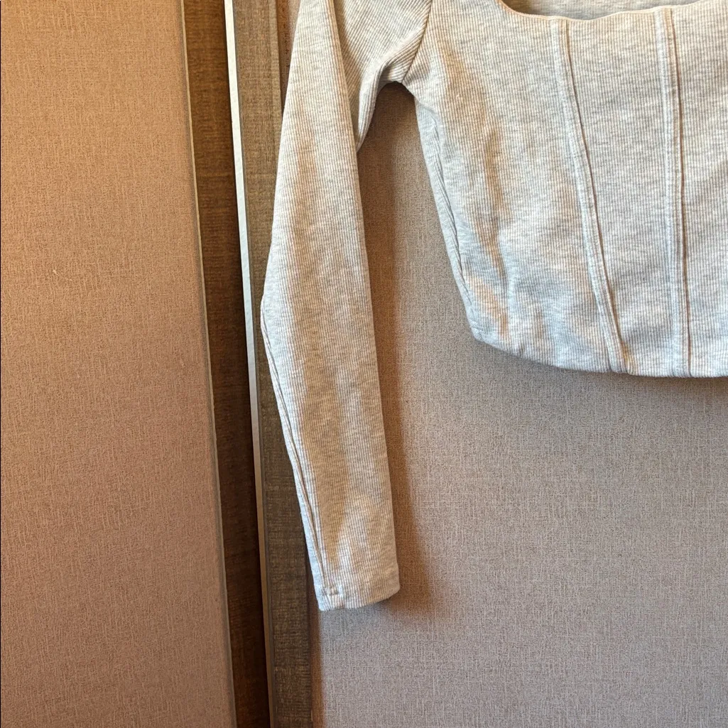 Windsor Light Gray Ribbed Crop Top with lined chest area medium - Image 2