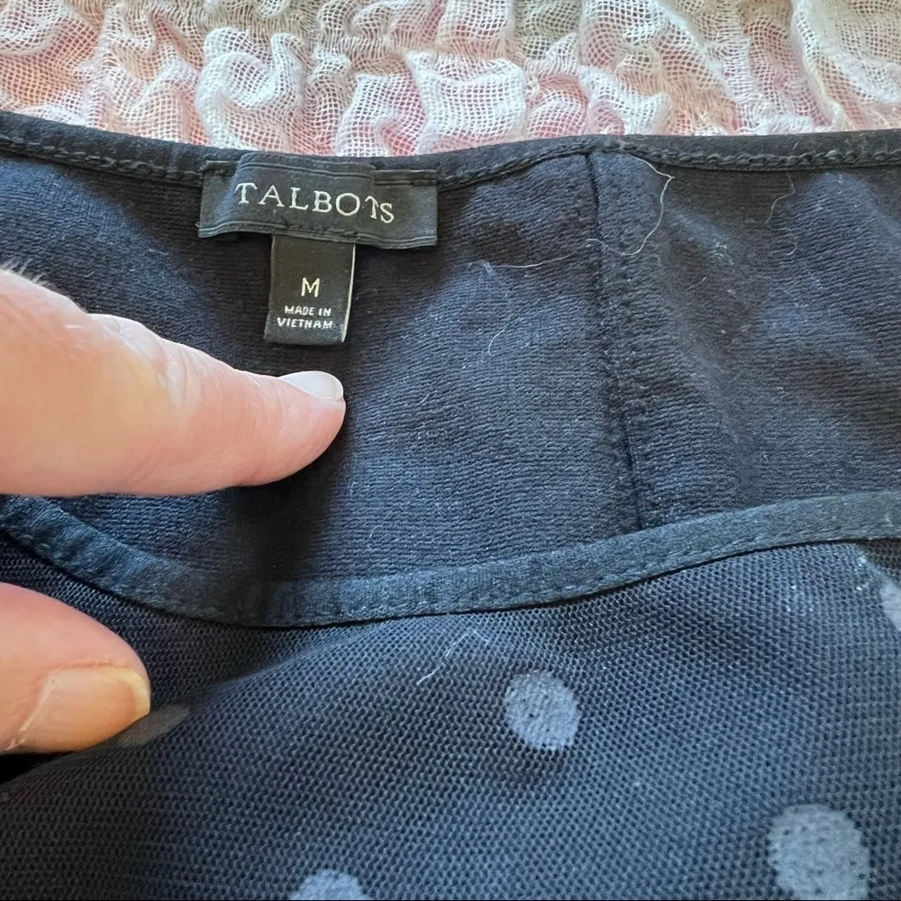 TALBOTS black top size medium sheer sleeves - Image 5