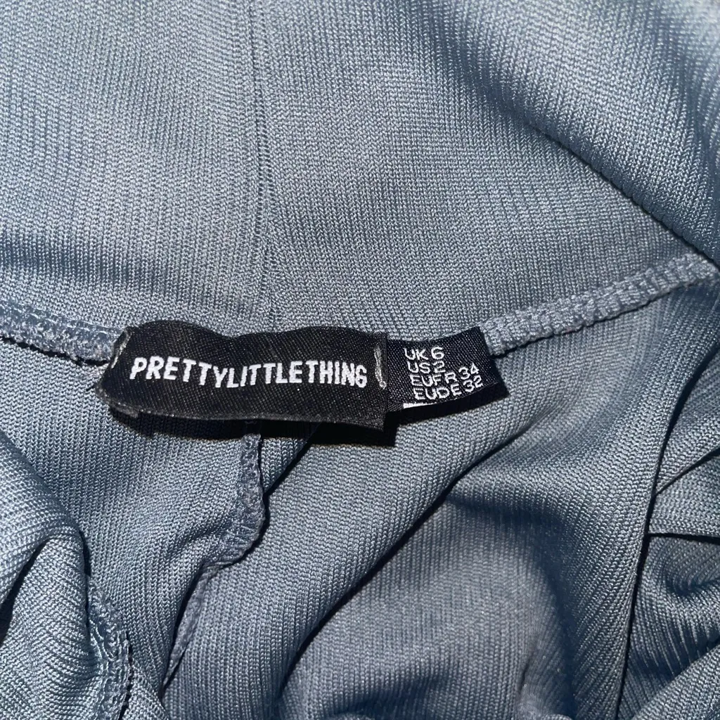 PrettyLittleThing cropped quarter-zip long sleeve top shirt woman’s Small EUC - Image 3