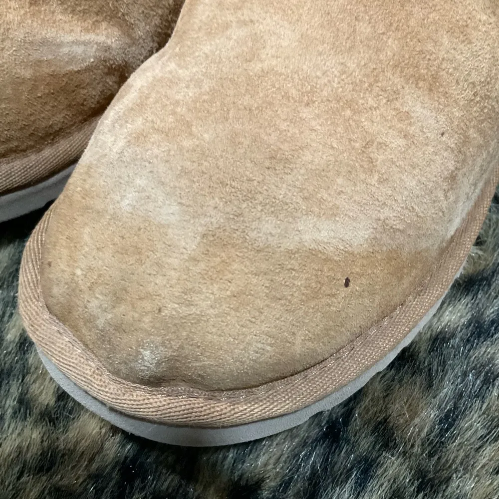 UGG CLASSIC FLORA PERFORATED LEATHER BOOTS - Image 4