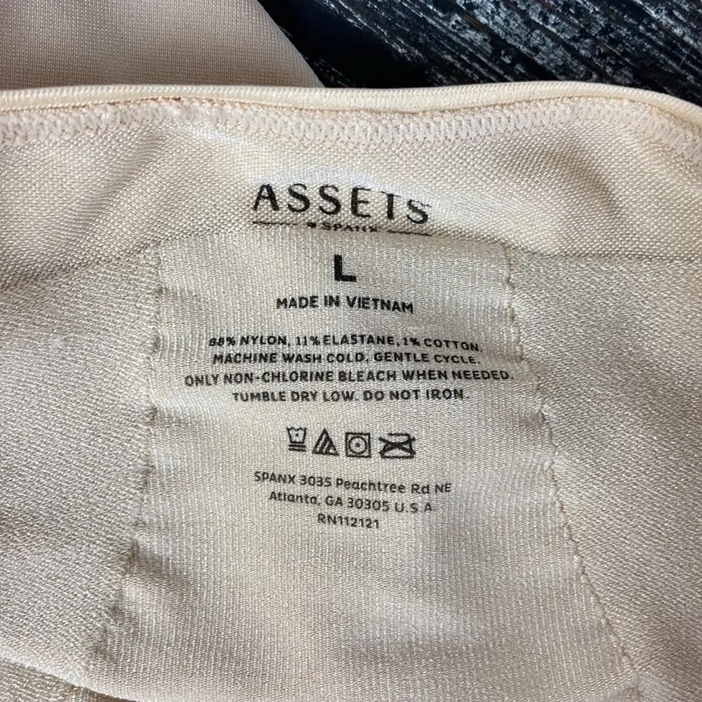 Spanx Assets Nude Open Bust Mid Thigh Bodysuit Shorts L - Image 4