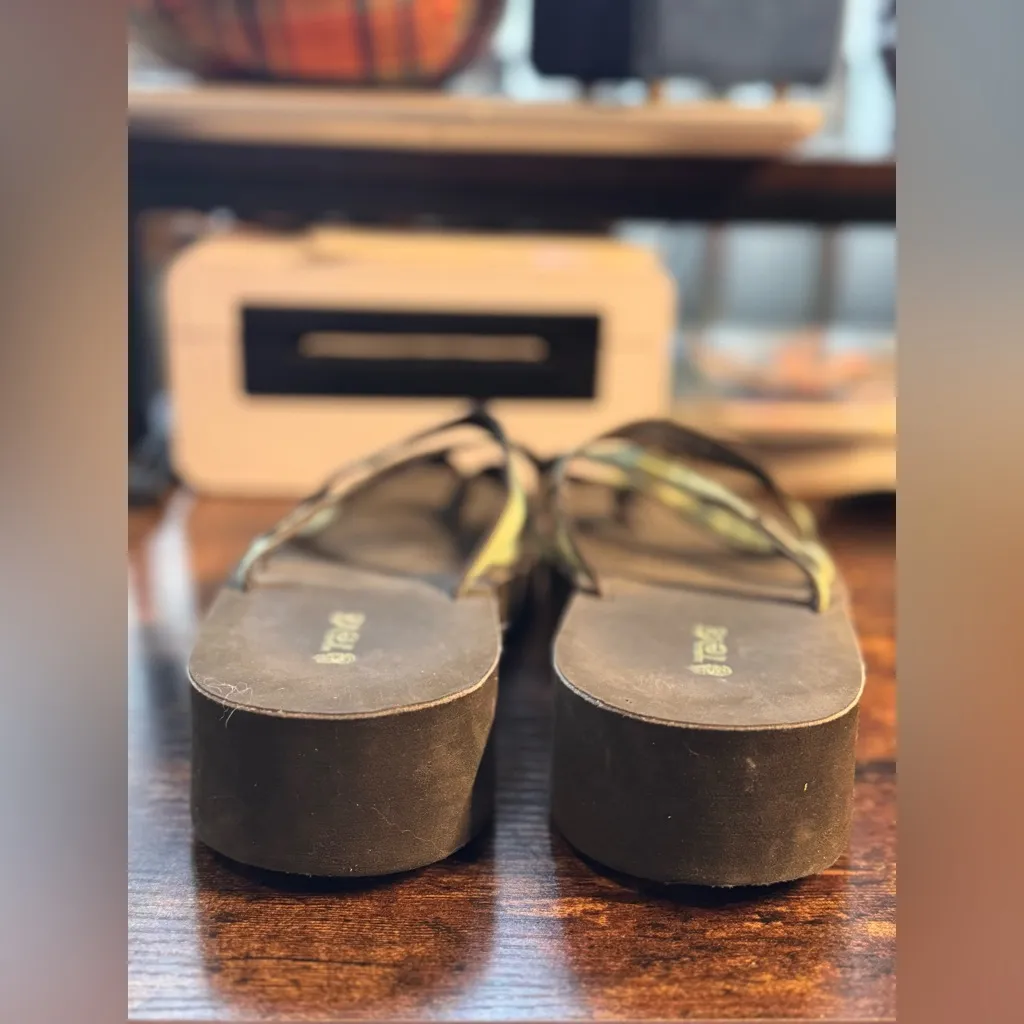 Teva  Green Strap Thong Platform wedge sandals size 8 - Image 6