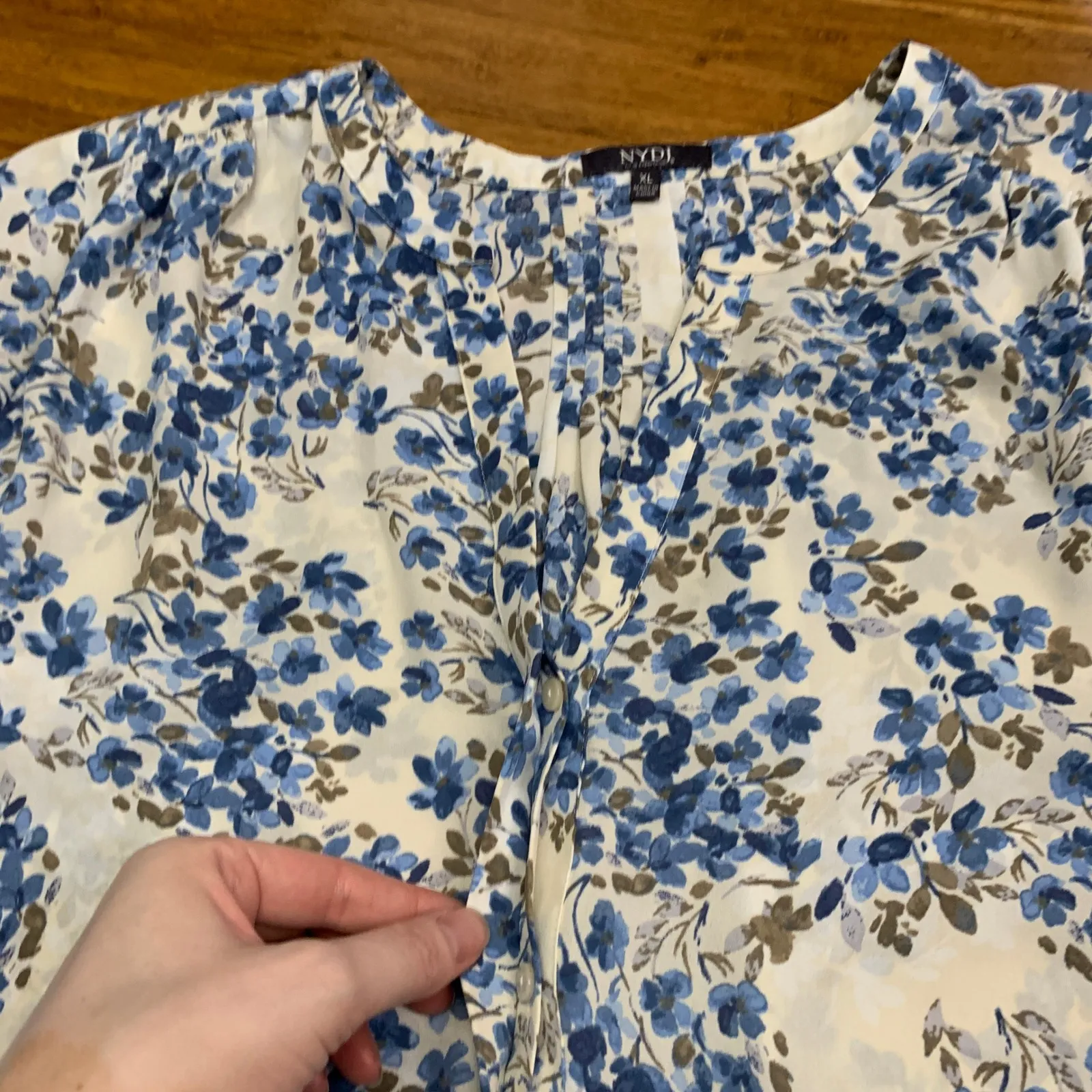 NYDJ Womens Blouse Size‎ XL Cream Blue Floral V-Neck 3/4 Sleeve Button Front Top - Image 2