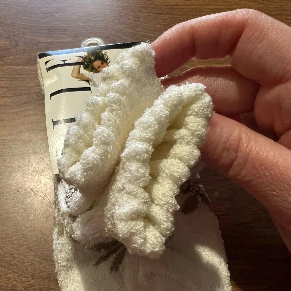 ELLE Active Women’s Socks Floral Vintage 90s Acrylic Nylon Blend NWT Deadstock - Image 4