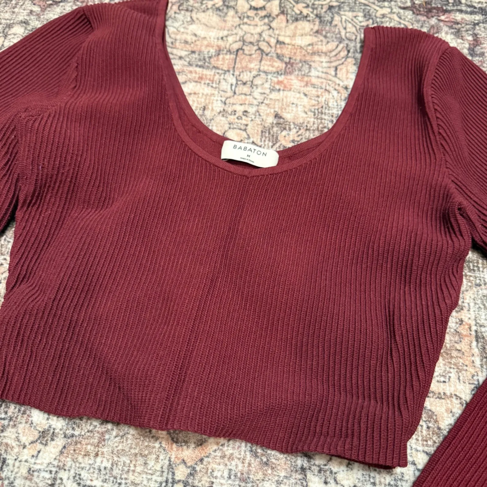 Aritzia Babaton Sculpt Knit Scoopneck Longsleeve – Burgundy Maroon  – Size M - Image 3
