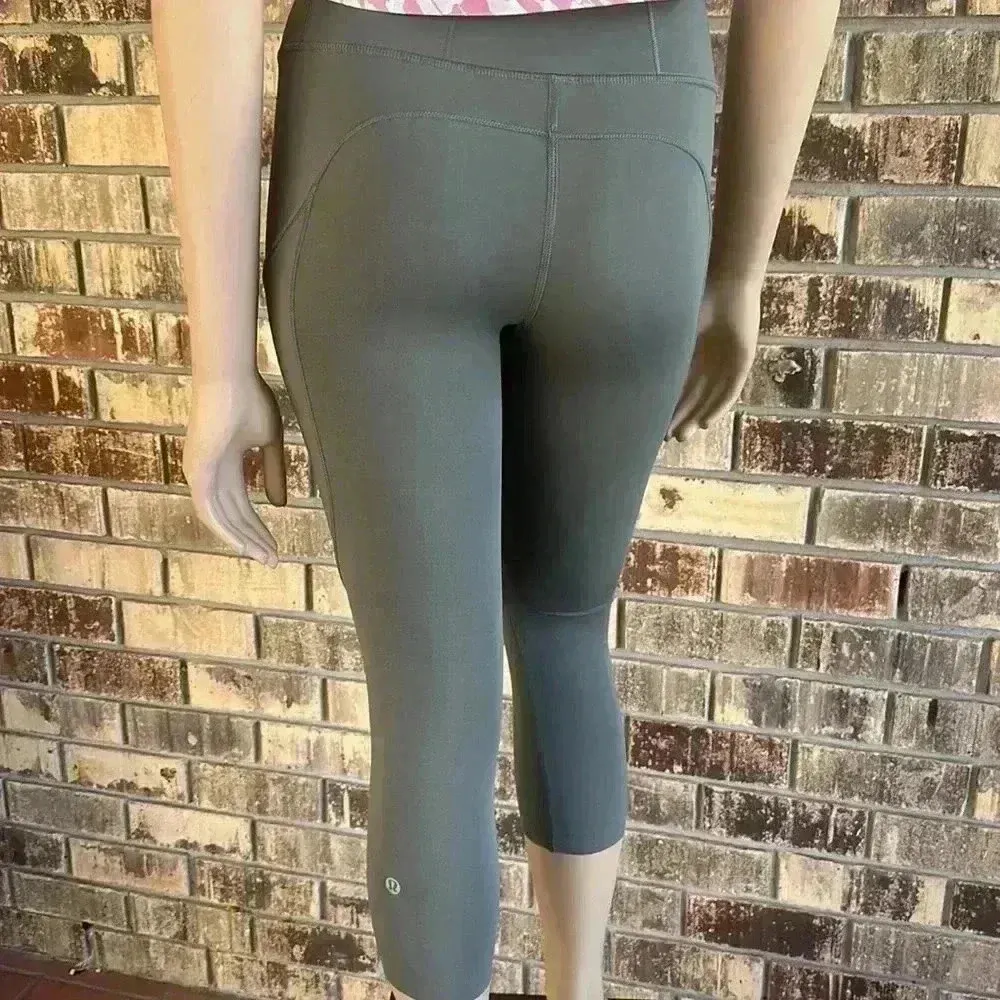 Lululemon women’s raw hem Fast and Free High-Rise Tight 25” Pockets leggings - Image 4