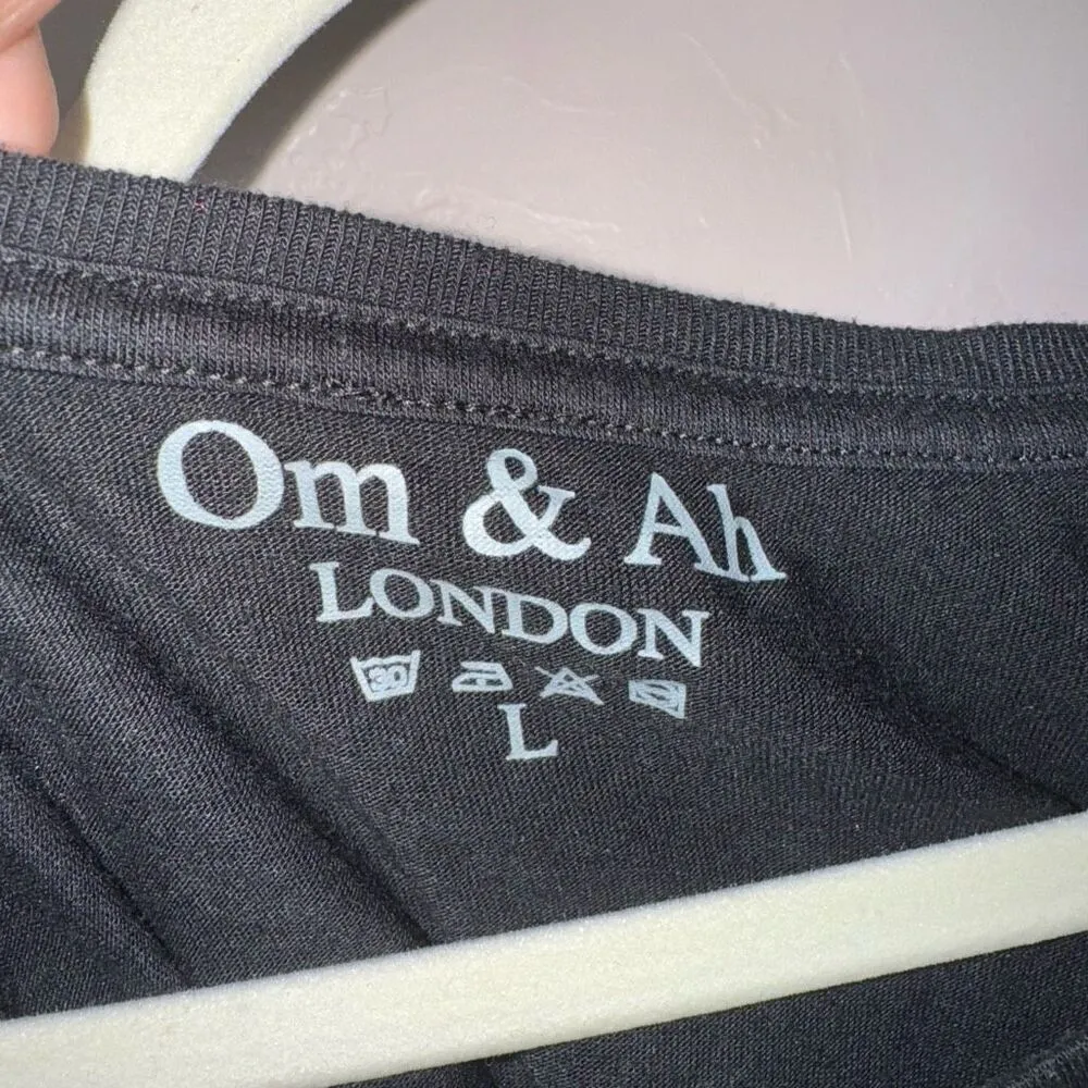 Om & Ah London size large black long sleeve tee - Image 3