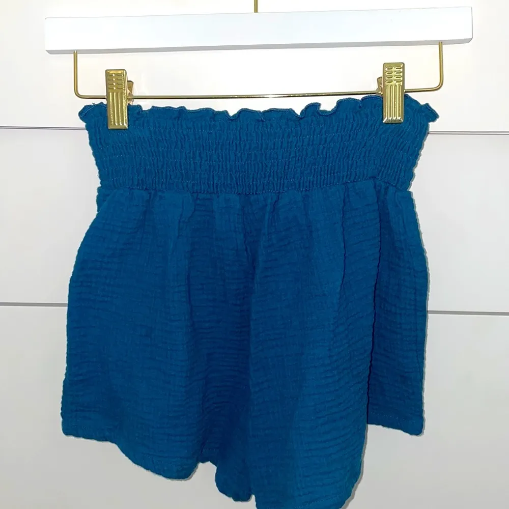 Linen Blue Shorts Set…          Top- Large      Bottoms- Medium - Image 6