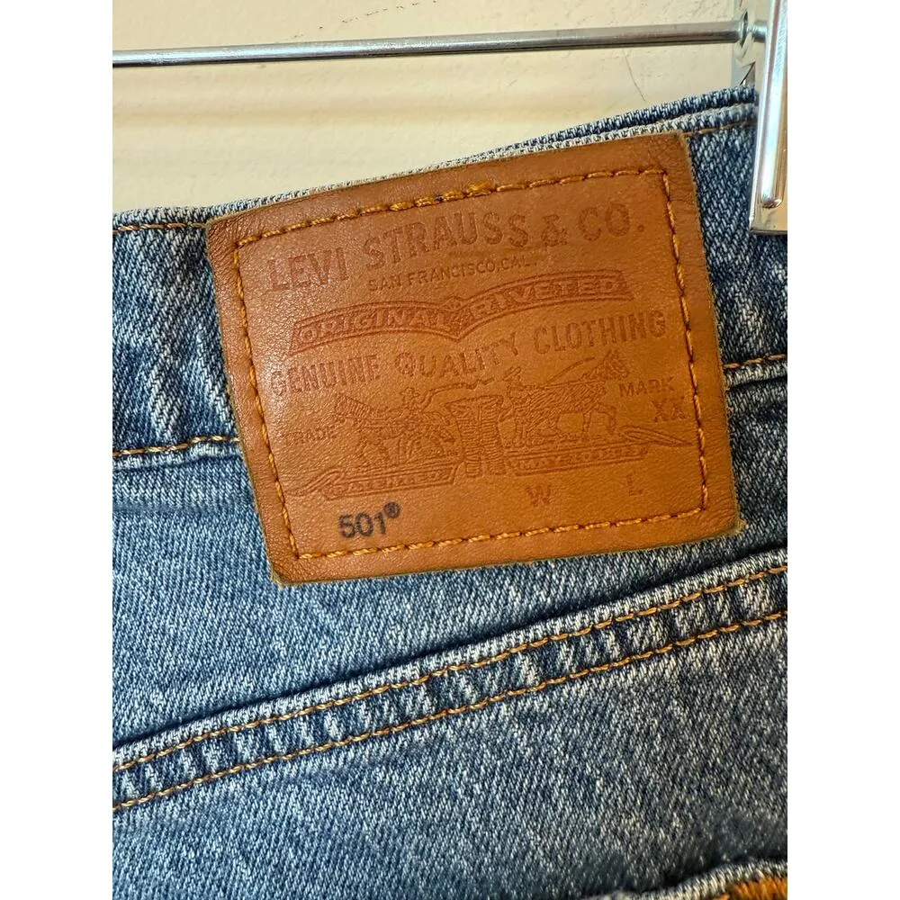 Levi's Mid Rise 501 Bermuda Short Ripped Medium Wash Denim Blue Women's Size 30 - Image 8
