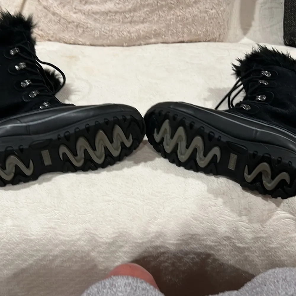 Khombu Women's Winter Snow Boots - SIZE 8 m- Black/Grey - Image 11