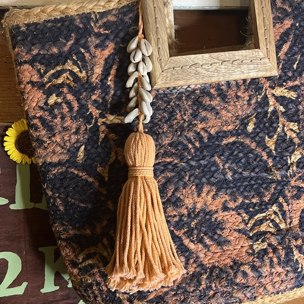 Twig and Arrow Jute Tote Woven Wood Tassel Beach Bag Large Boho Shell Coral Blue Brown - Image 4