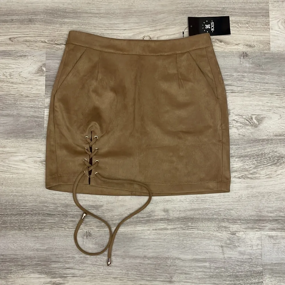 NWT Relish Noless Tan Faux Suede Zip Back Tied Side Slit Mini Skirt Size Small - Image 5