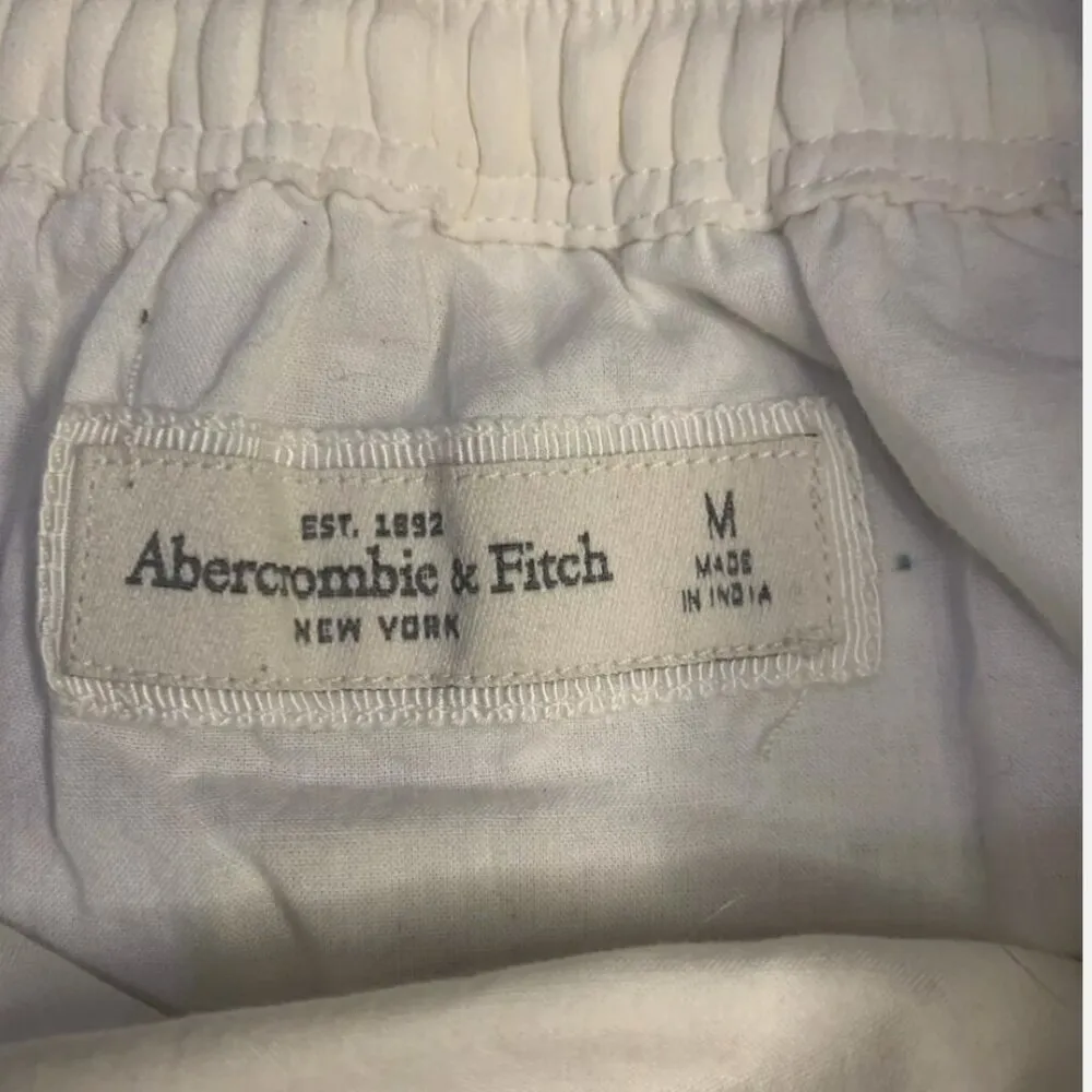 New Abercrombie‎ & Fitch White Sequin Elastic Waist Mini Skirt Size Medium - Image 2